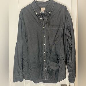 GAP Men’s Chambray button down shirt